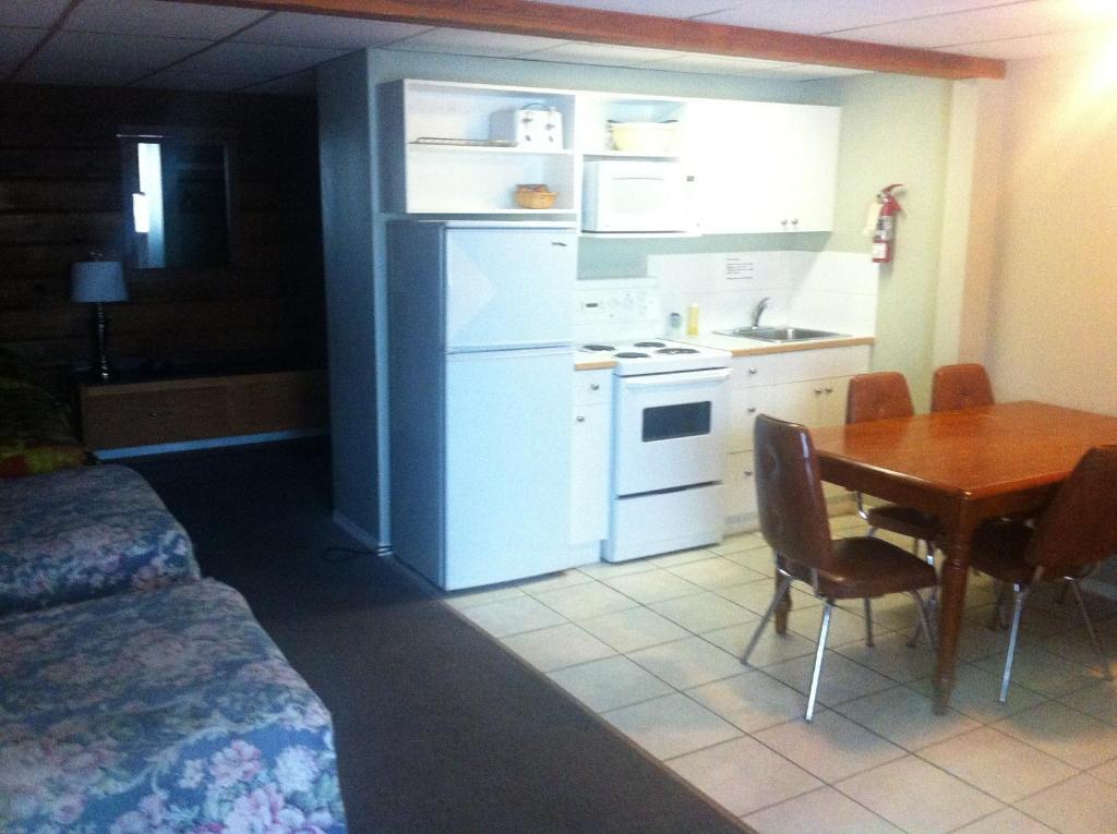 Raccoon Lodge Motel Sylvan Lake Cameră foto
