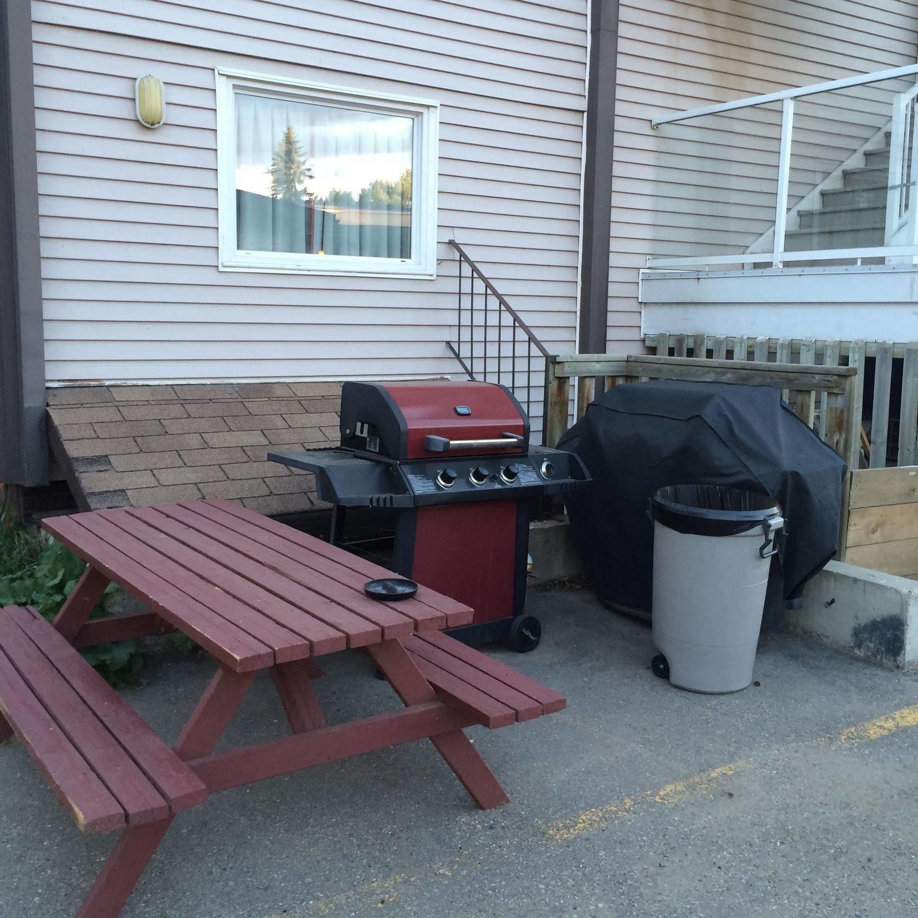 Raccoon Lodge Motel Sylvan Lake Exterior foto